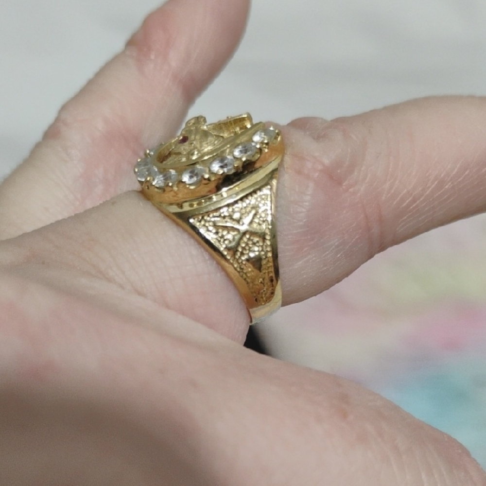 SALE! RARE! 40's 14kt Elegant Gold Horse Shoe Ring 11 Diamonds & 1 Ruby Eye - Picture 3 of 12